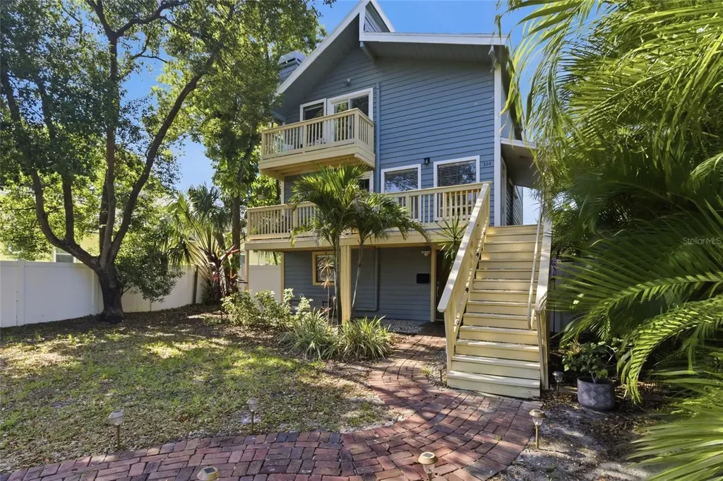 304 16th Avenue N St Petersburg FL 33704
