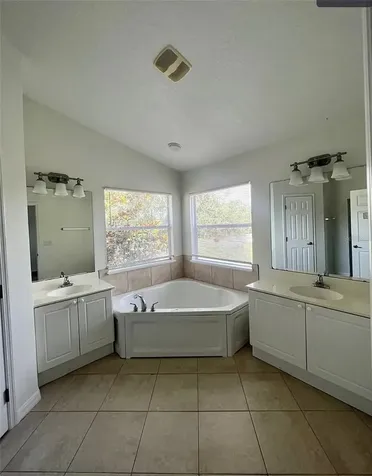 2884 Club Cortile Circle Kissimmee FL 34746