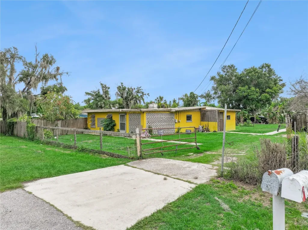 825 Cook Road Mulberry FL 33860