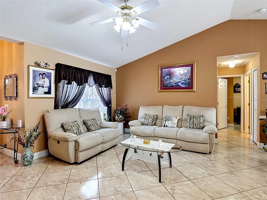 2842 Berkshire Circle Kissimmee FL 34743