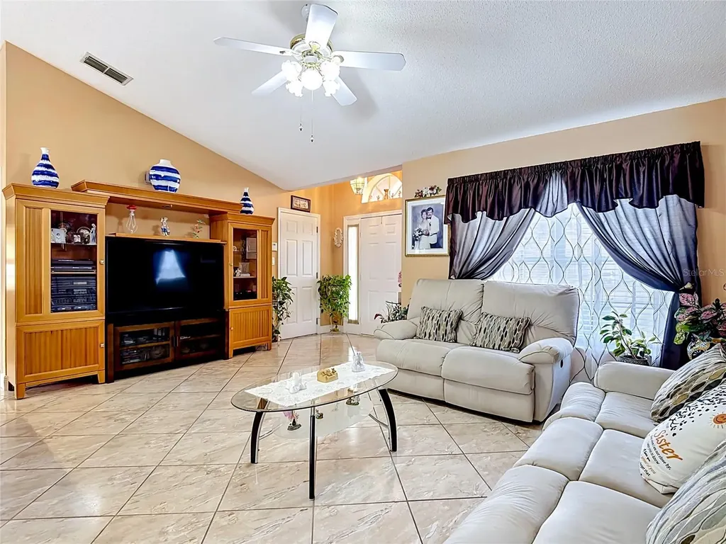 2842 Berkshire Circle Kissimmee FL 34743