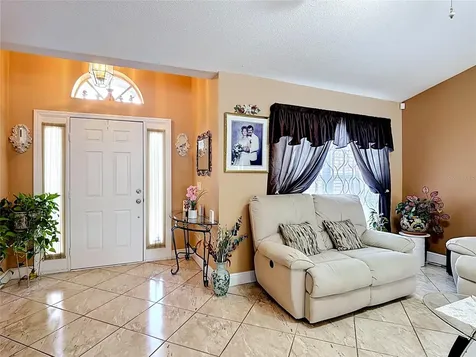 2842 Berkshire Circle Kissimmee FL 34743