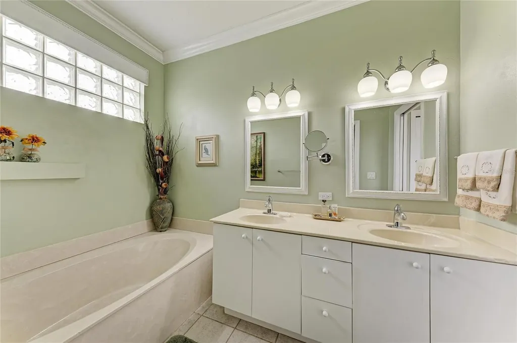 3883 Alamanda Drive Sarasota FL 34238