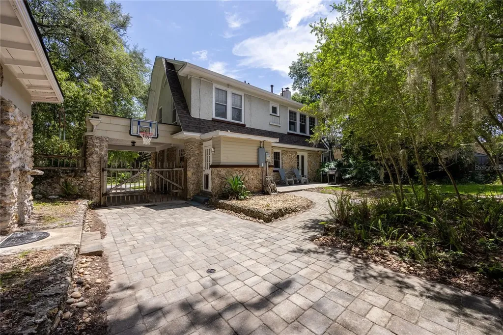 720 NE Boulevard Gainesville FL 32601