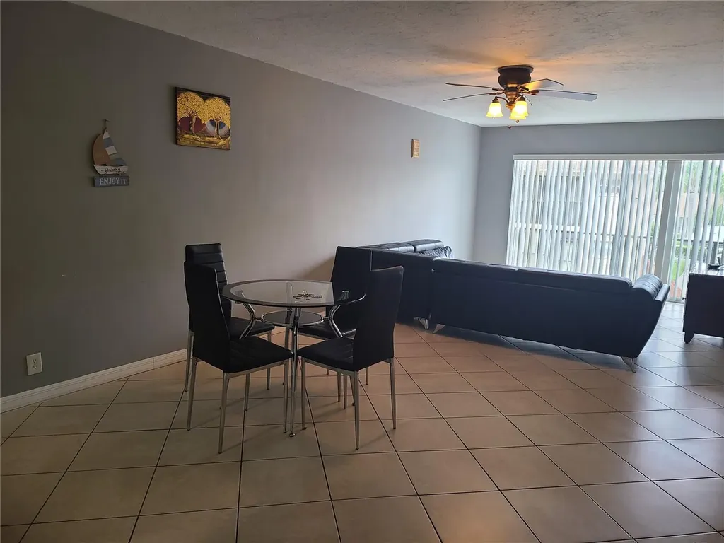 2763 Woodgate Lane Sarasota FL 34231