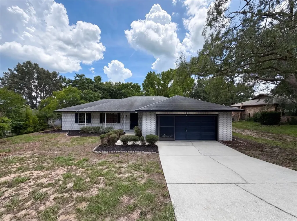 12620 Bay Hill Drive Grand Island FL 32735