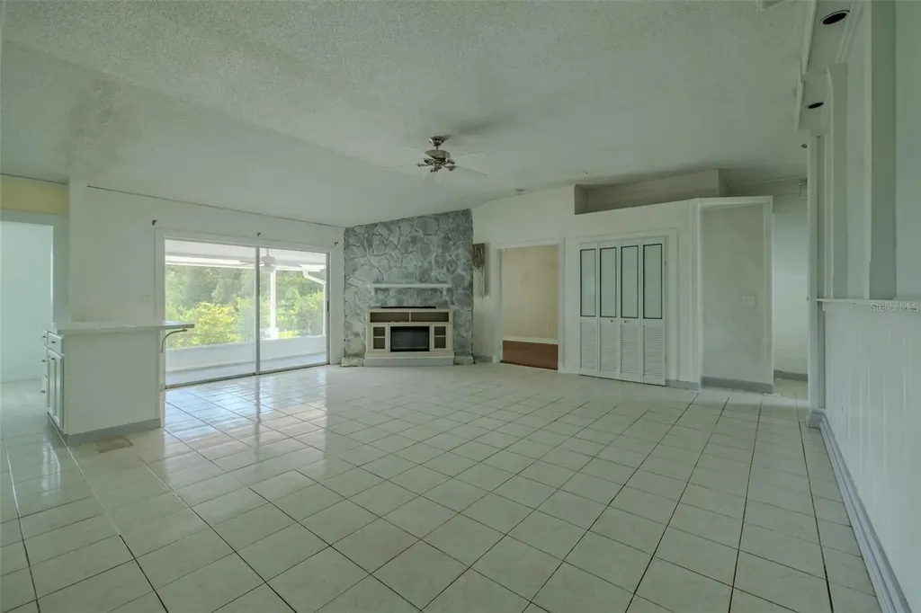 1417 Piney Branch Circle Valrico FL 33594