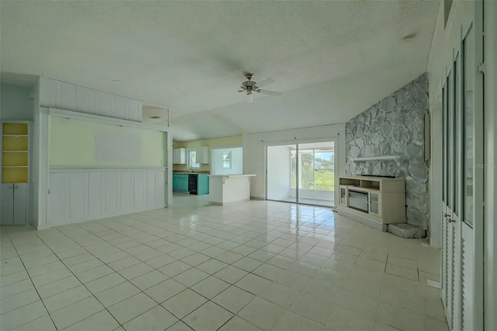 1417 Piney Branch Circle Valrico FL 33594