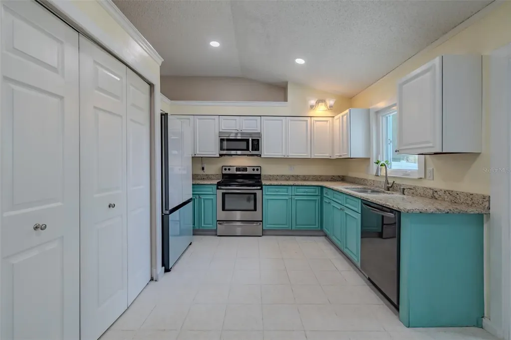 1417 Piney Branch Circle Valrico FL 33594