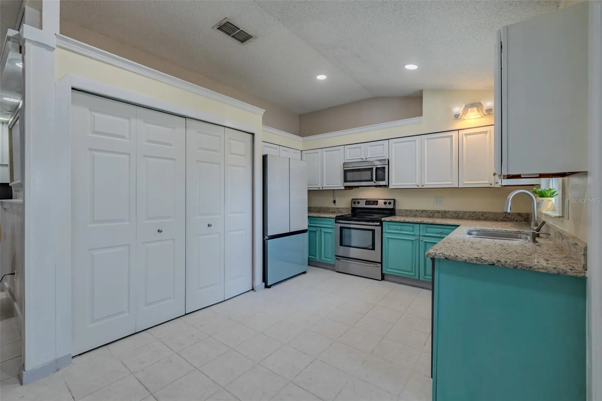 1417 Piney Branch Circle Valrico FL 33594