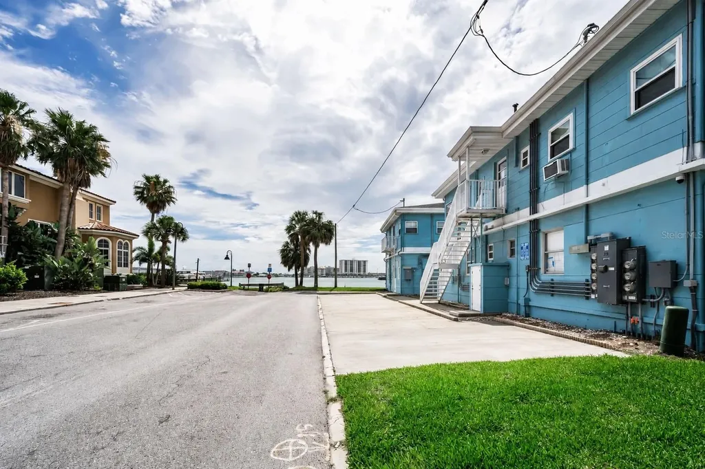 483 E Shore Drive Clearwater Beach FL 33767