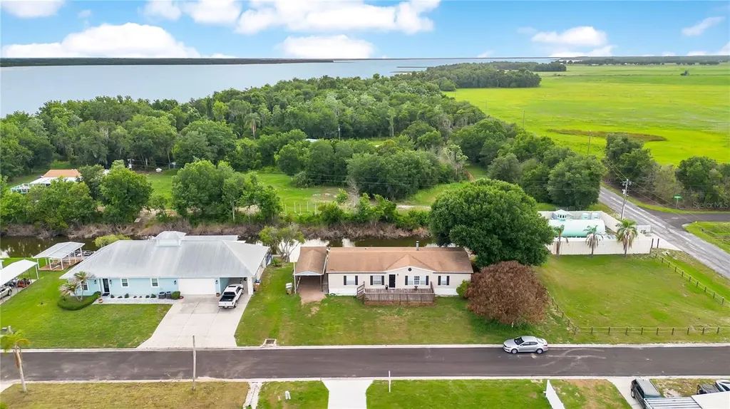 410 Lagoon Court Kenansville FL 34739