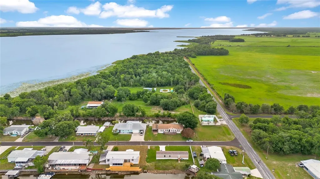 410 Lagoon Court Kenansville FL 34739
