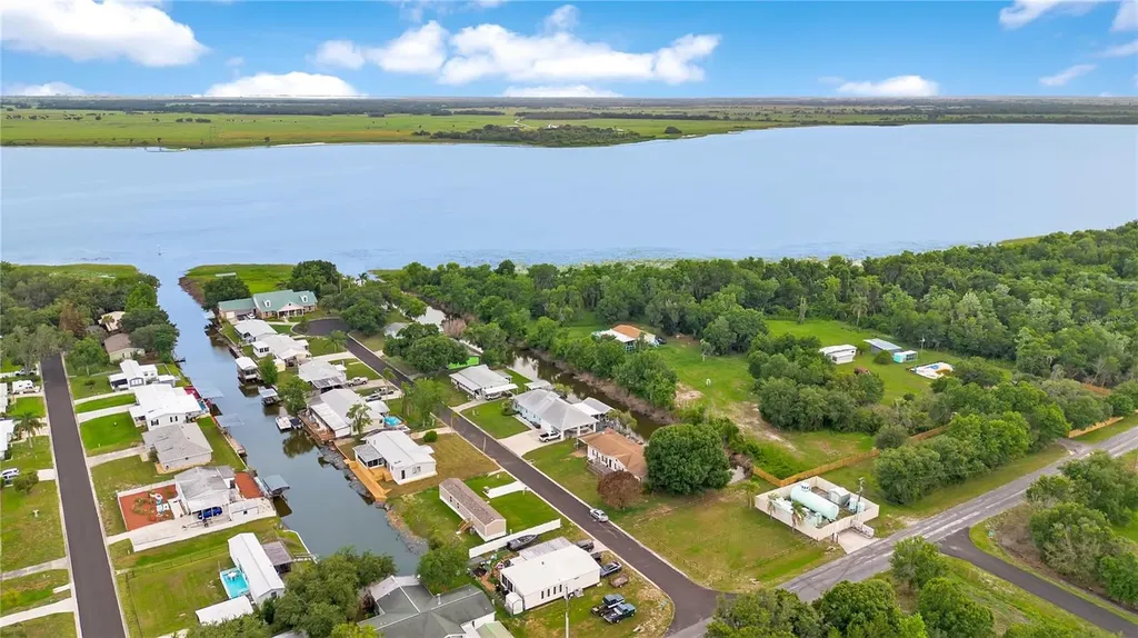 410 Lagoon Court Kenansville FL 34739