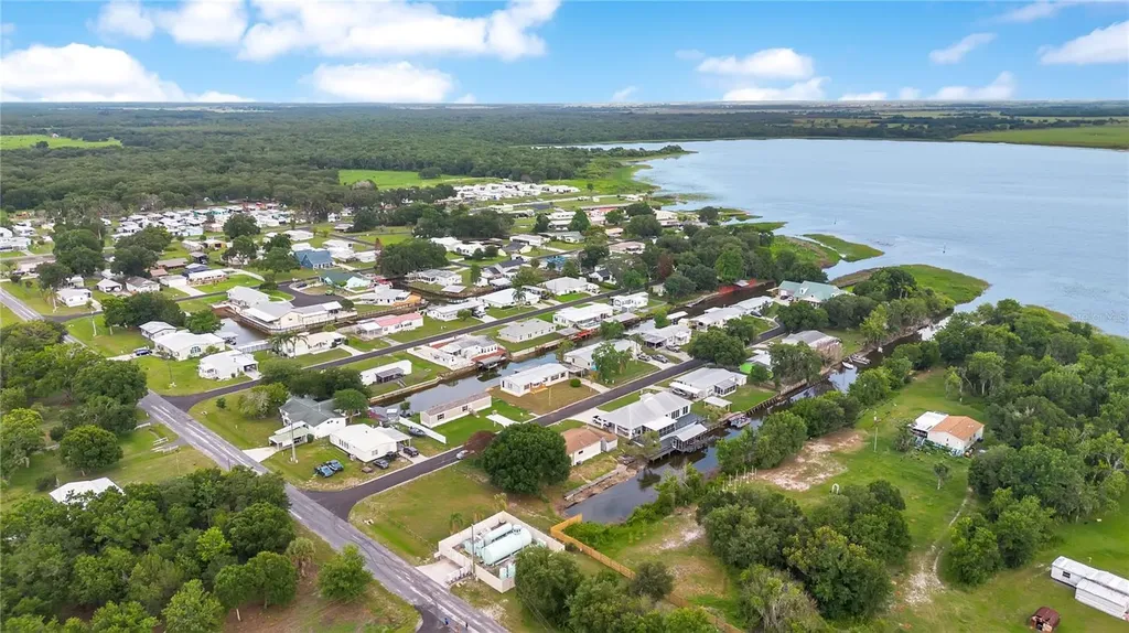 410 Lagoon Court Kenansville FL 34739