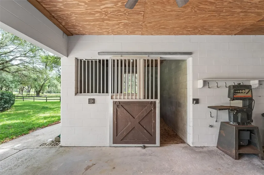 10871 SE County Road 336 Morriston FL 32668