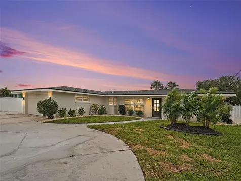 9911 Royal Palm Drive Bradenton FL 34210