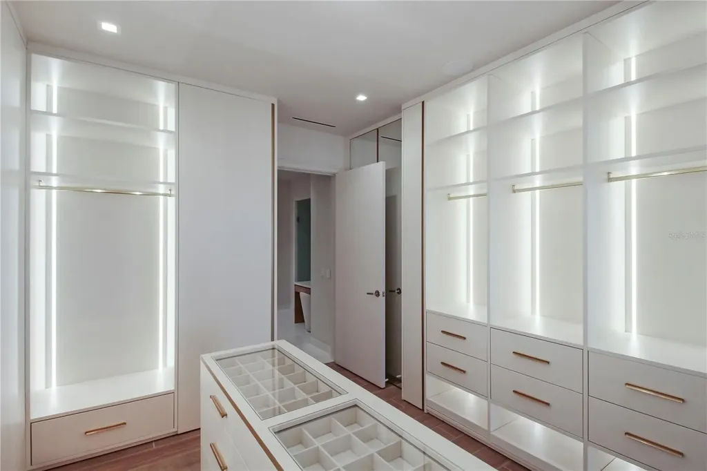1591 Gulf Of Mexico Drive Longboat Key FL 34228