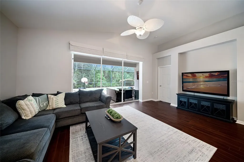 17463 New Cross Circle Lithia FL 33547