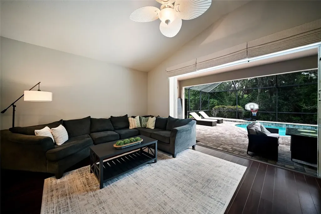 17463 New Cross Circle Lithia FL 33547