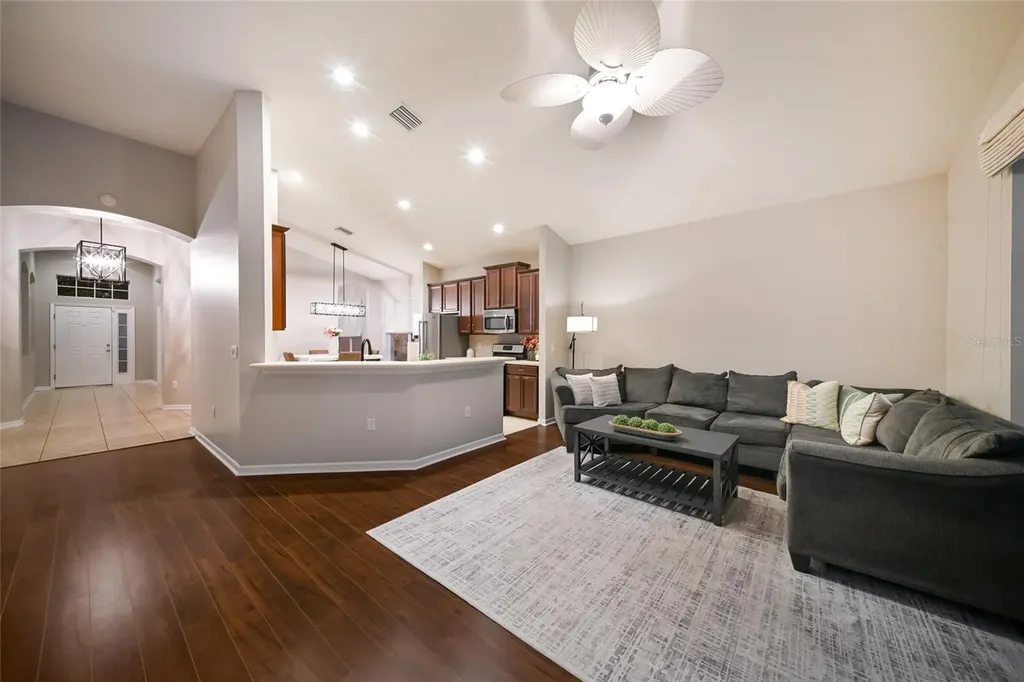 17463 New Cross Circle Lithia FL 33547