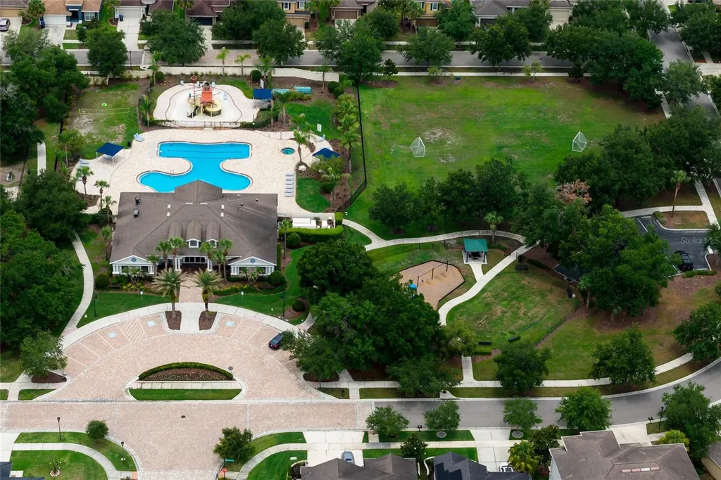 17463 New Cross Circle Lithia FL 33547