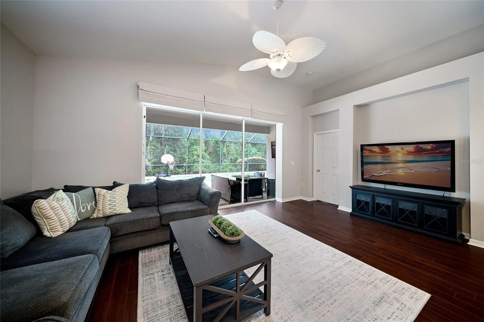 17463 New Cross Circle Lithia FL 33547
