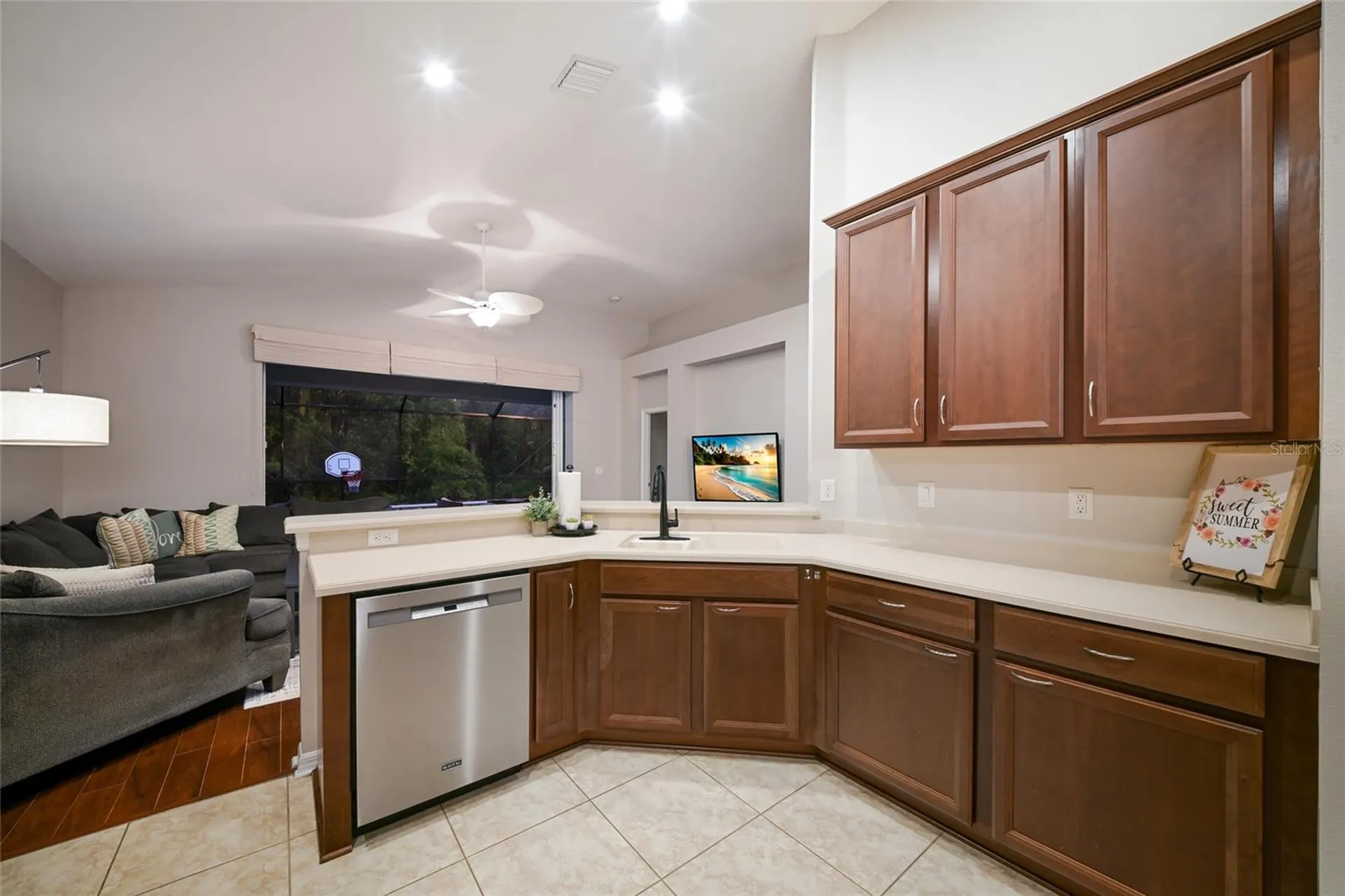 17463 New Cross Circle Lithia FL 33547