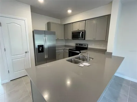 3057 Canary Avenue Davenport FL 33837