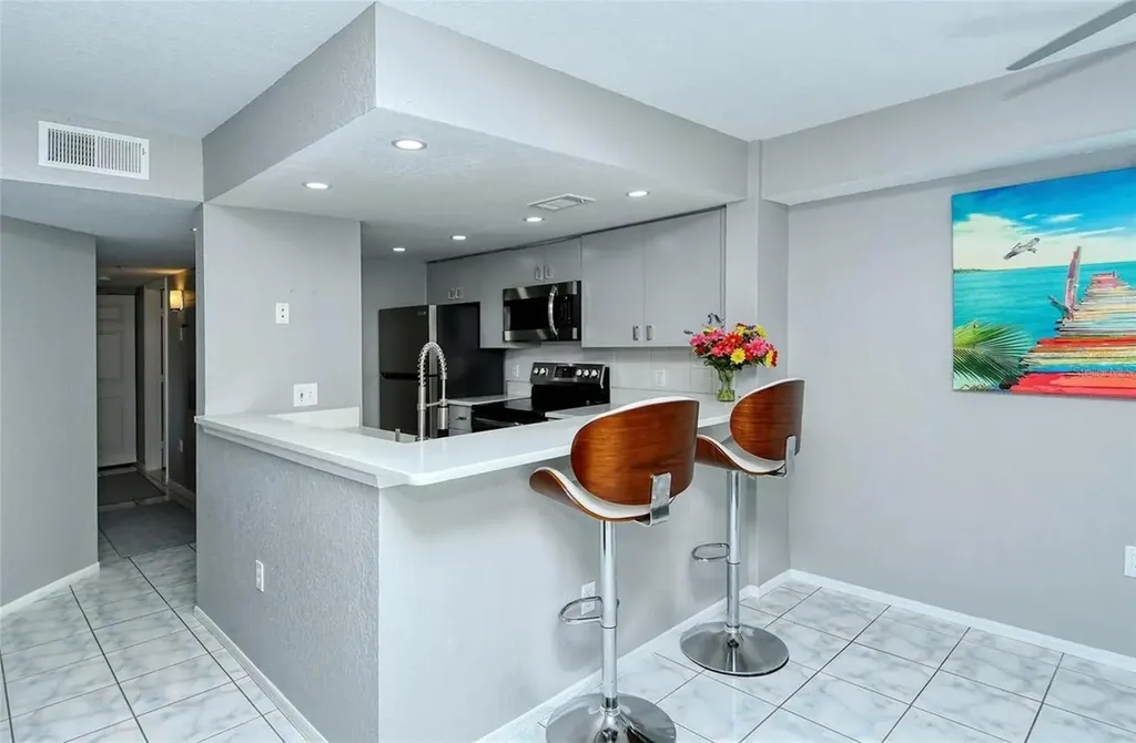 850 S Tamiami Trail Sarasota FL 34236