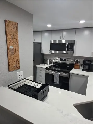 850 S Tamiami Trail Sarasota FL 34236
