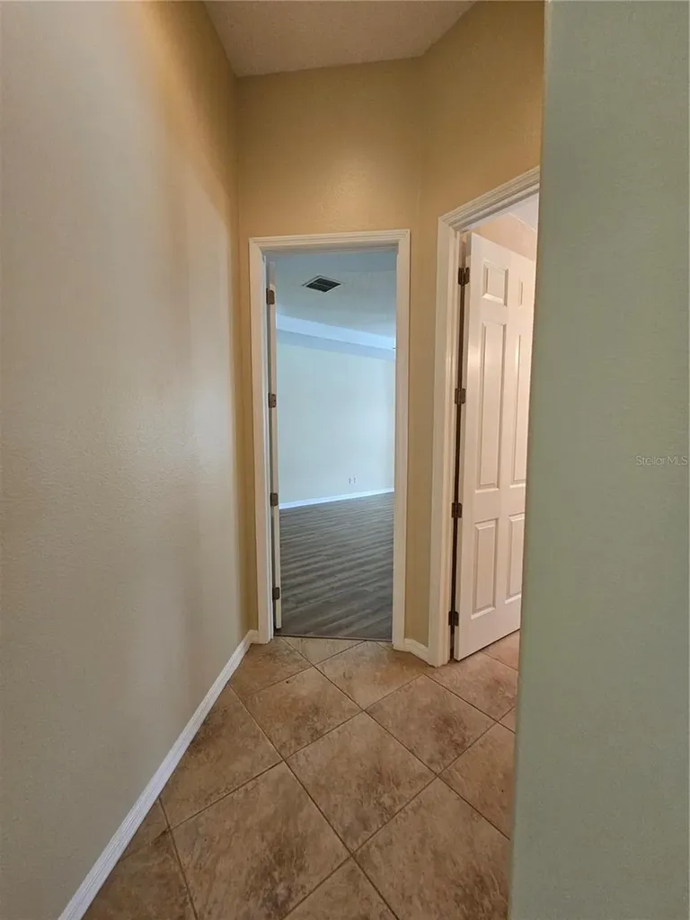 1107 Oxbridge Drive Lutz FL 33549