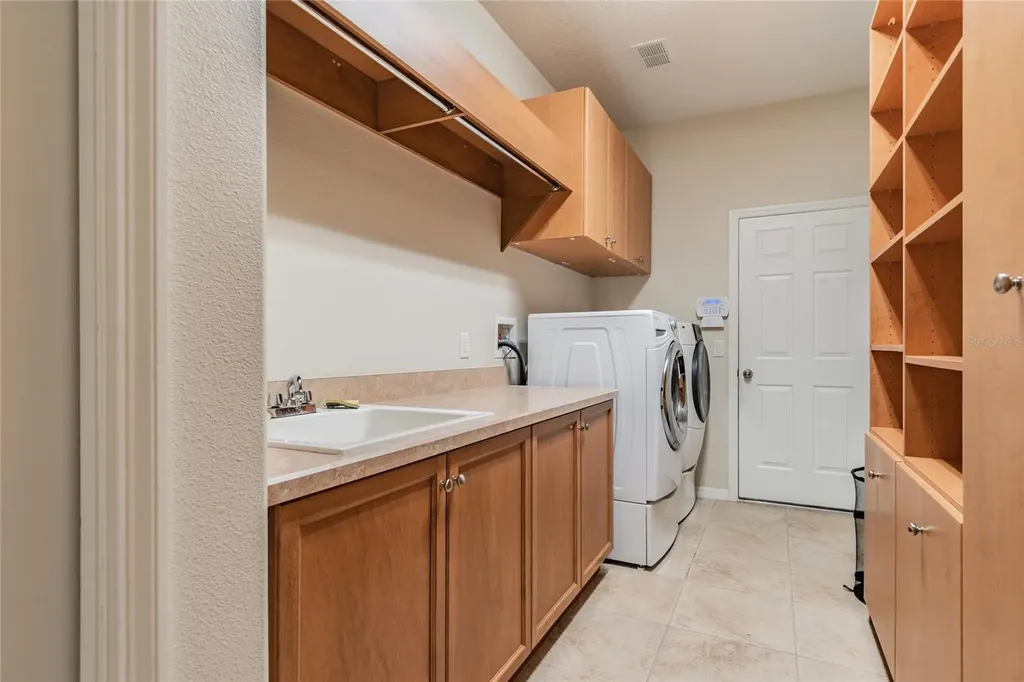 1107 Oxbridge Drive Lutz FL 33549