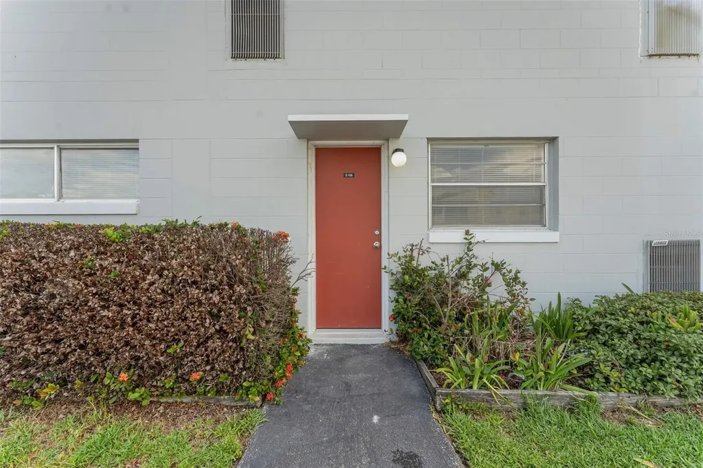 4328 Edgewater Drive Orlando FL 32804