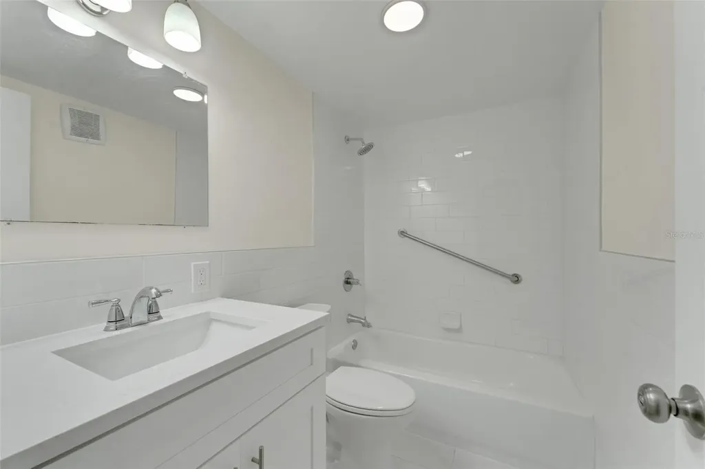 4328 Edgewater Drive Orlando FL 32804
