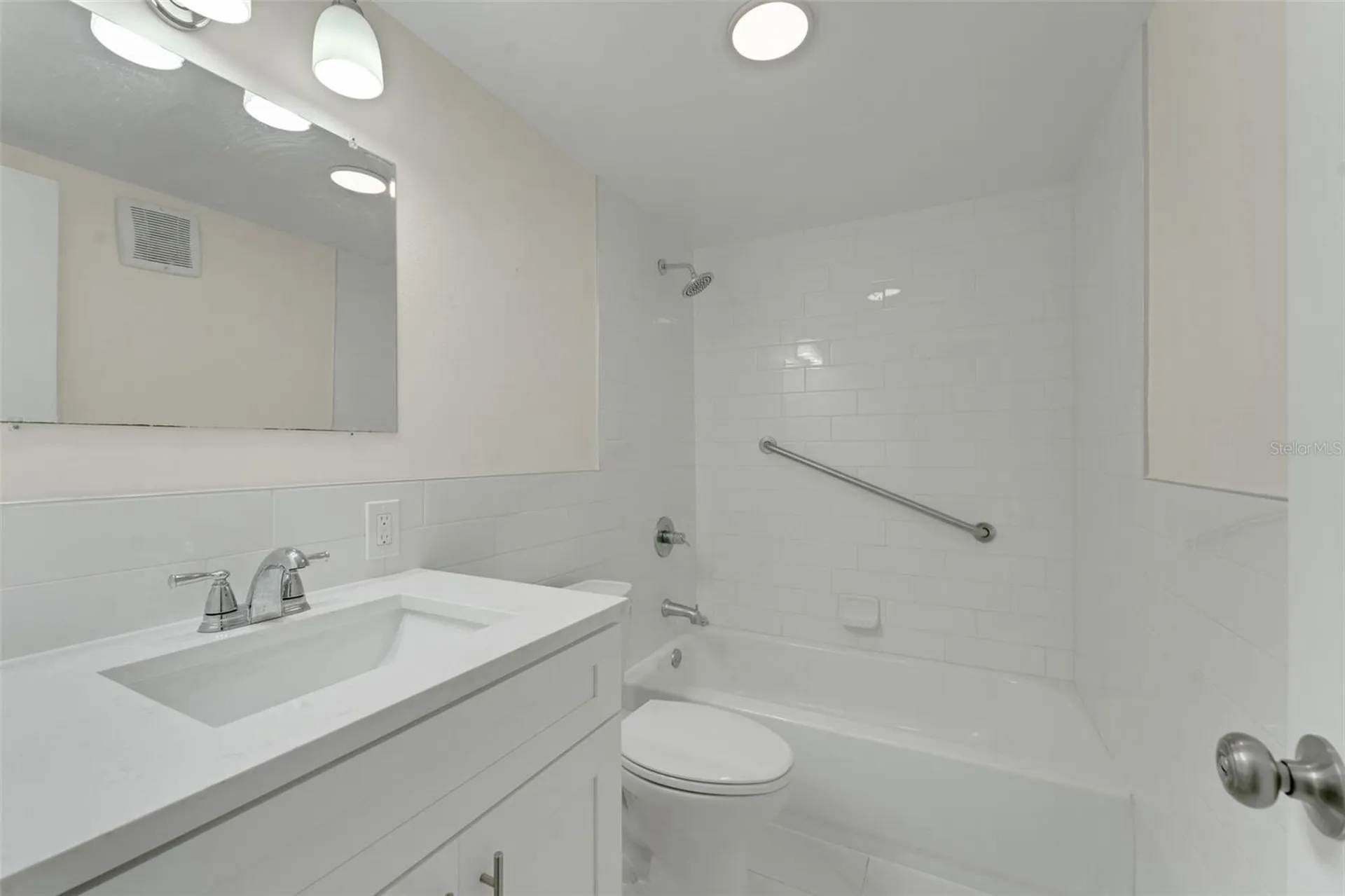4328 Edgewater Drive Orlando FL 32804