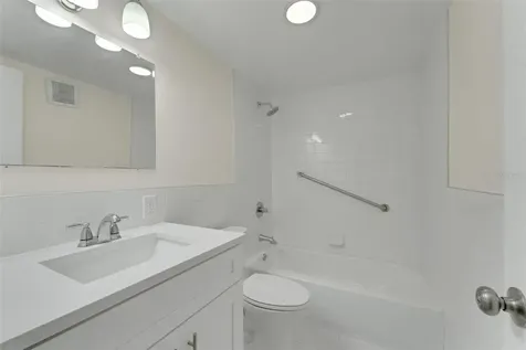 4328 Edgewater Drive Orlando FL 32804