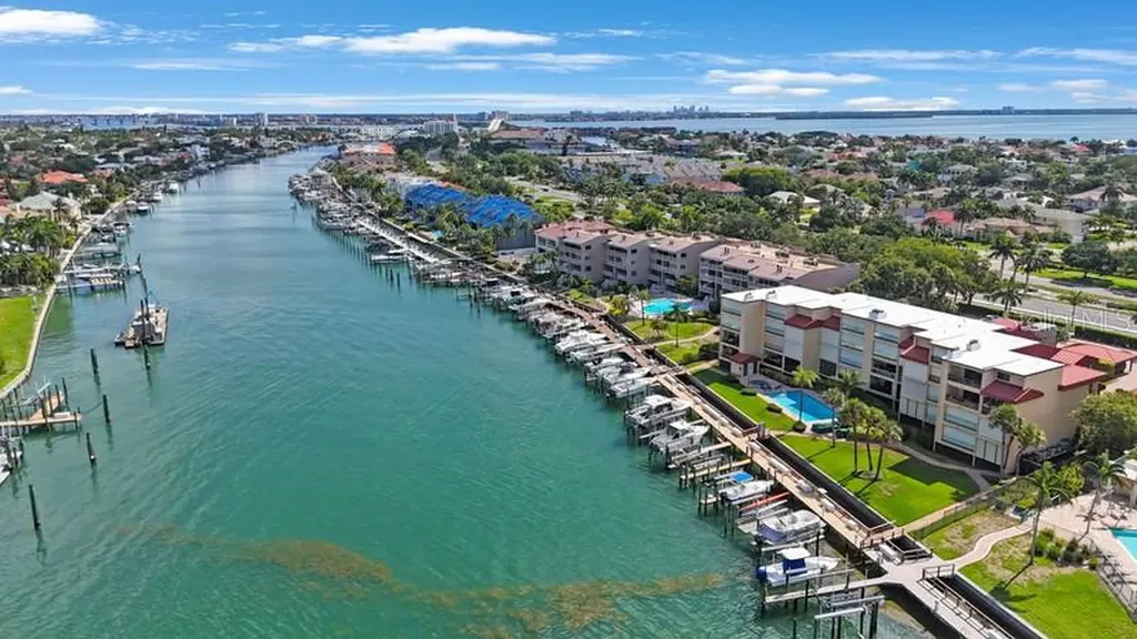 1060 Pinellas Bayway S St Petersburg FL 33715
