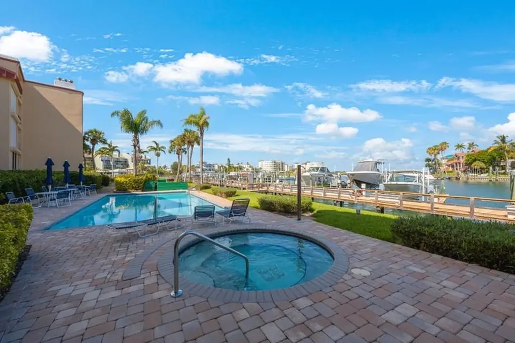 1060 Pinellas Bayway S St Petersburg FL 33715