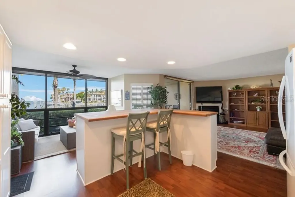 1060 Pinellas Bayway S St Petersburg FL 33715