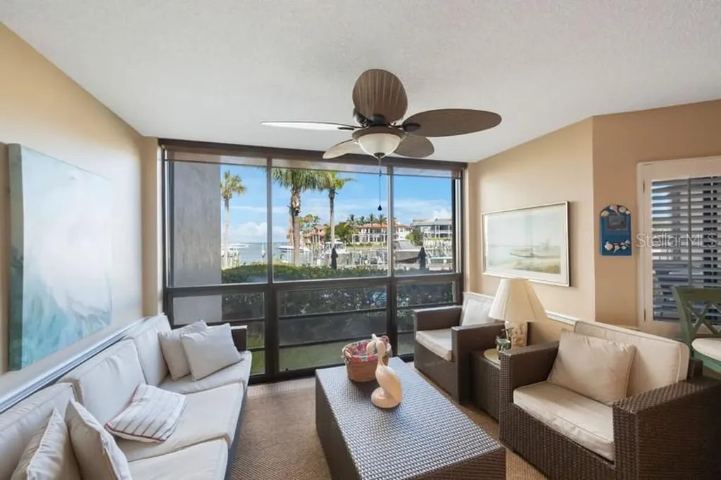 1060 Pinellas Bayway S St Petersburg FL 33715