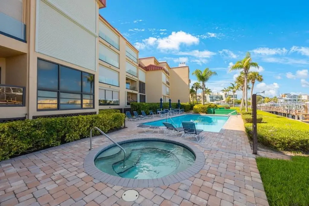 1060 Pinellas Bayway S St Petersburg FL 33715