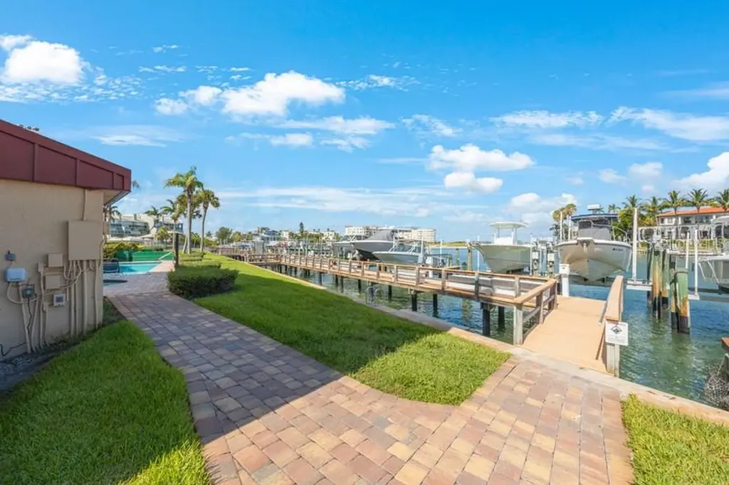 1060 Pinellas Bayway S St Petersburg FL 33715