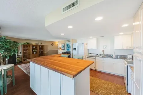 1060 Pinellas Bayway S St Petersburg FL 33715