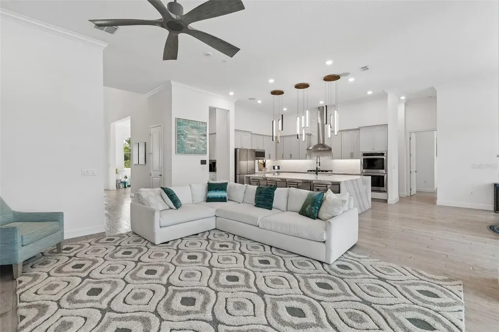 823 Manns Harbor Drive Apollo Beach FL 33572