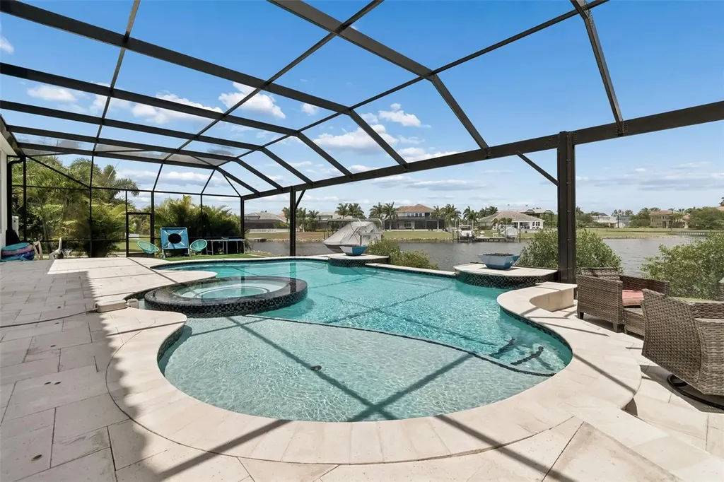 823 Manns Harbor Drive Apollo Beach FL 33572