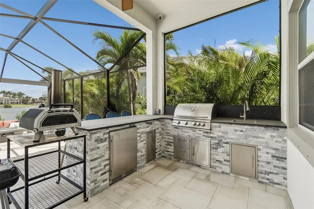 823 Manns Harbor Drive Apollo Beach FL 33572