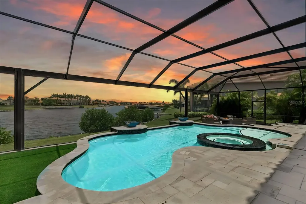 823 Manns Harbor Drive Apollo Beach FL 33572