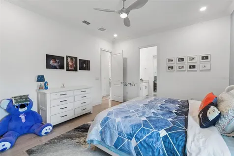 823 Manns Harbor Drive Apollo Beach FL 33572