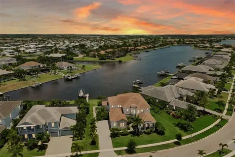 823 Manns Harbor Drive Apollo Beach FL 33572
